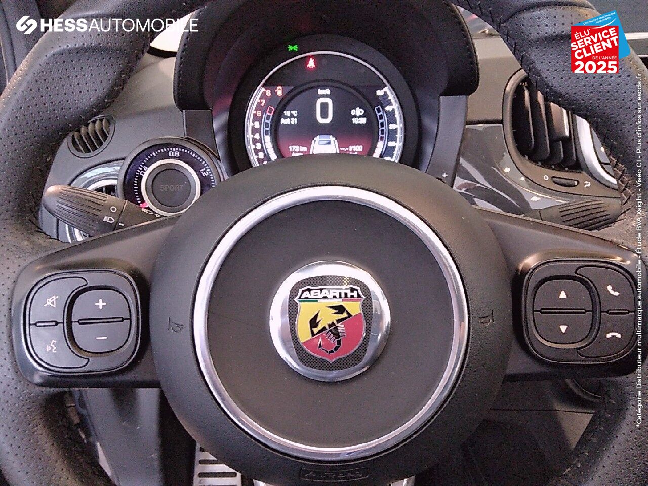 Véhicule d'occasion ABARTH 500C 1.4 TURBO T-JET 145CH 595 MY17 GPS JA17 CLIM AUTO chez HESS Automobile