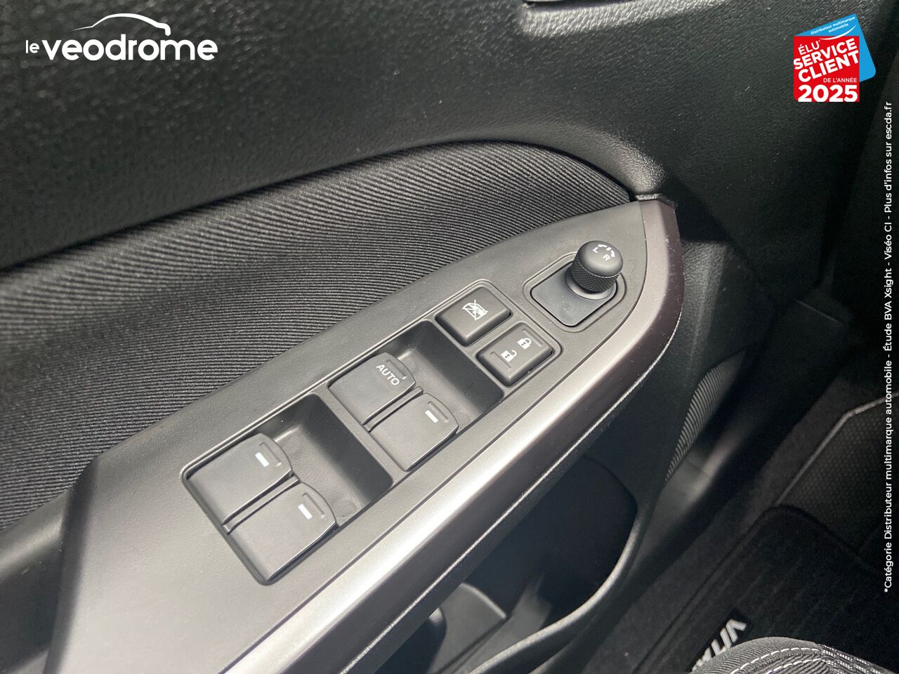 Véhicule d'occasion SUZUKI VITARA 1.4 BOOSTERJET HYBRID 129CH PRIVILEGE -22 CAMERA APPLE CARPLAY/ANDROIDAUTO LED SIEGE CHAUF chez Le Veodrome