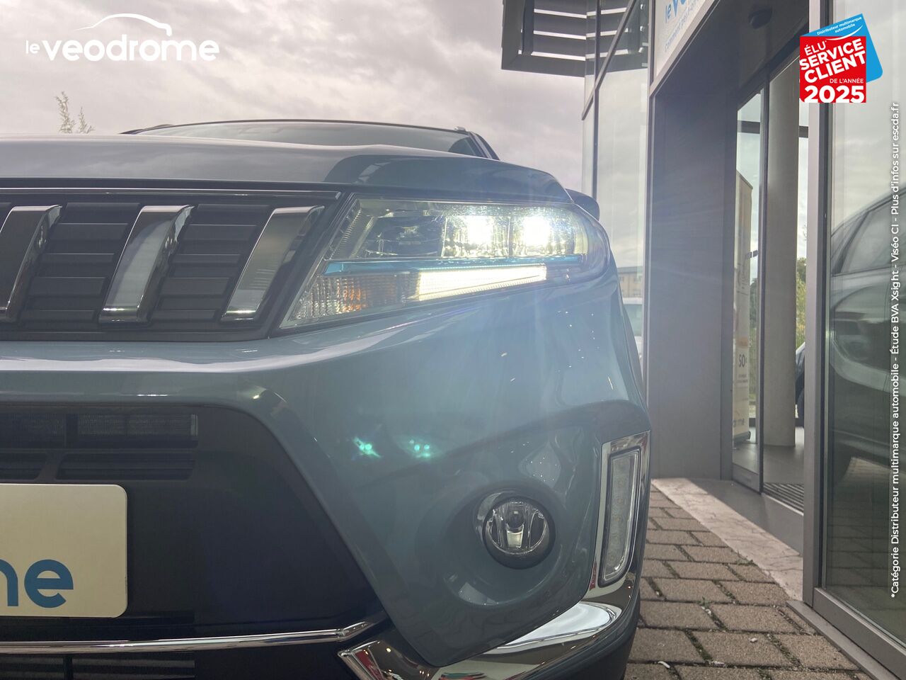 Véhicule d'occasion SUZUKI VITARA 1.4 BOOSTERJET HYBRID 129CH PRIVILEGE -22 CAMERA APPLE CARPLAY/ANDROIDAUTO LED SIEGE CHAUF chez Le Veodrome