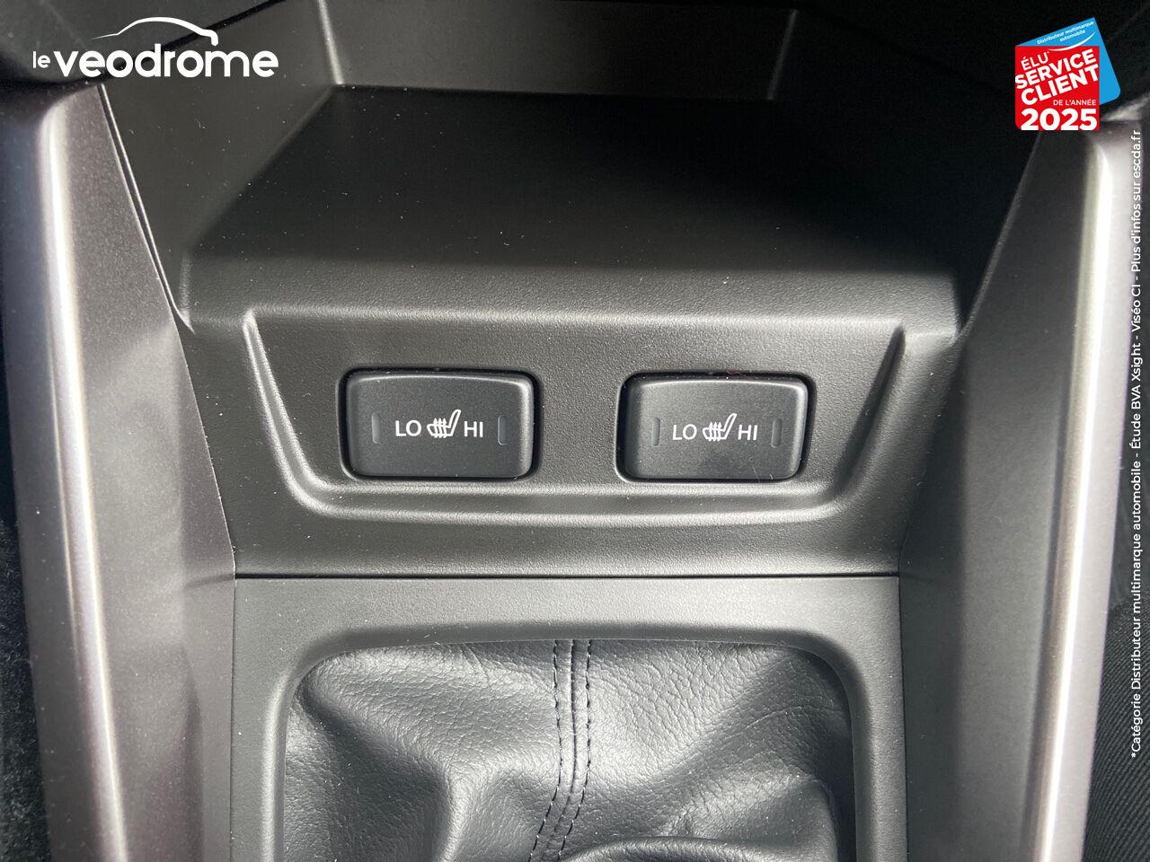 Véhicule d'occasion SUZUKI VITARA 1.4 BOOSTERJET HYBRID 129CH PRIVILEGE -22 CAMERA APPLE CARPLAY/ANDROIDAUTO LED SIEGE CHAUF chez Le Veodrome