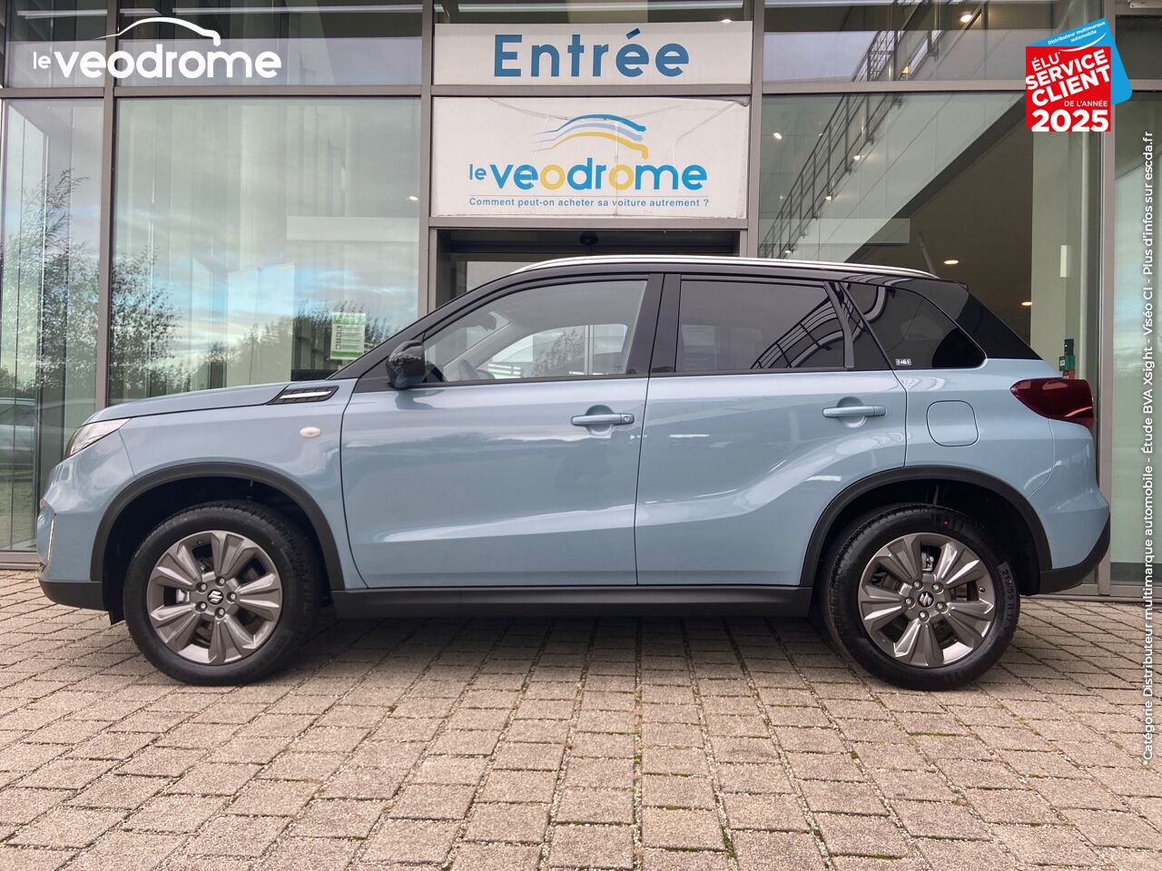 Véhicule d'occasion SUZUKI VITARA 1.4 BOOSTERJET HYBRID 129CH PRIVILEGE -22 CAMERA APPLE CARPLAY/ANDROIDAUTO LED SIEGE CHAUF chez Le Veodrome