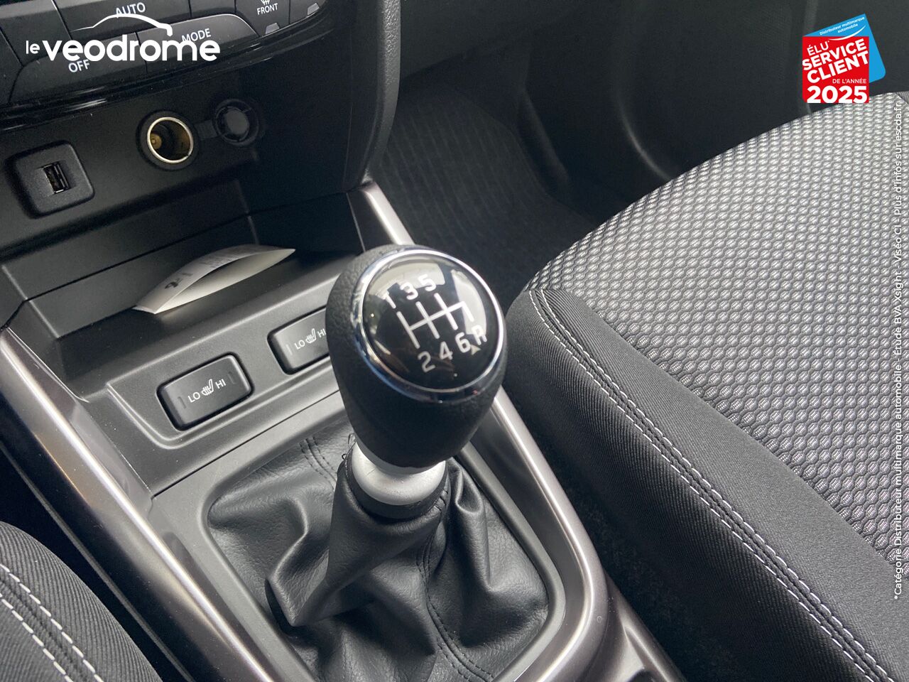 Véhicule d'occasion SUZUKI VITARA 1.4 BOOSTERJET HYBRID 129CH PRIVILEGE -22 CAMERA APPLE CARPLAY/ANDROIDAUTO LED SIEGE CHAUF chez Le Veodrome