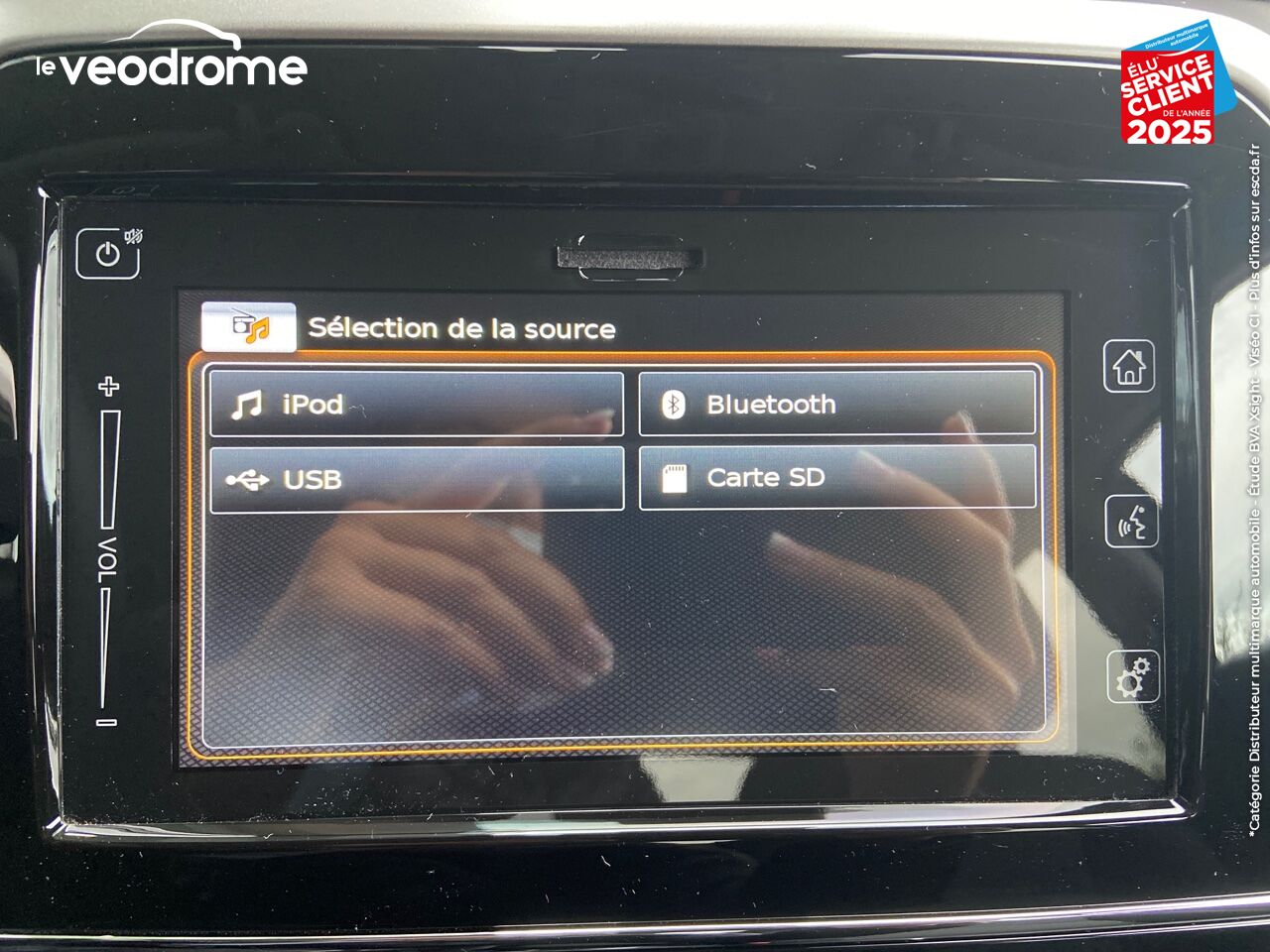 Véhicule d'occasion SUZUKI VITARA 1.4 BOOSTERJET HYBRID 129CH PRIVILEGE -22 CAMERA APPLE CARPLAY/ANDROIDAUTO LED SIEGE CHAUF chez Le Veodrome
