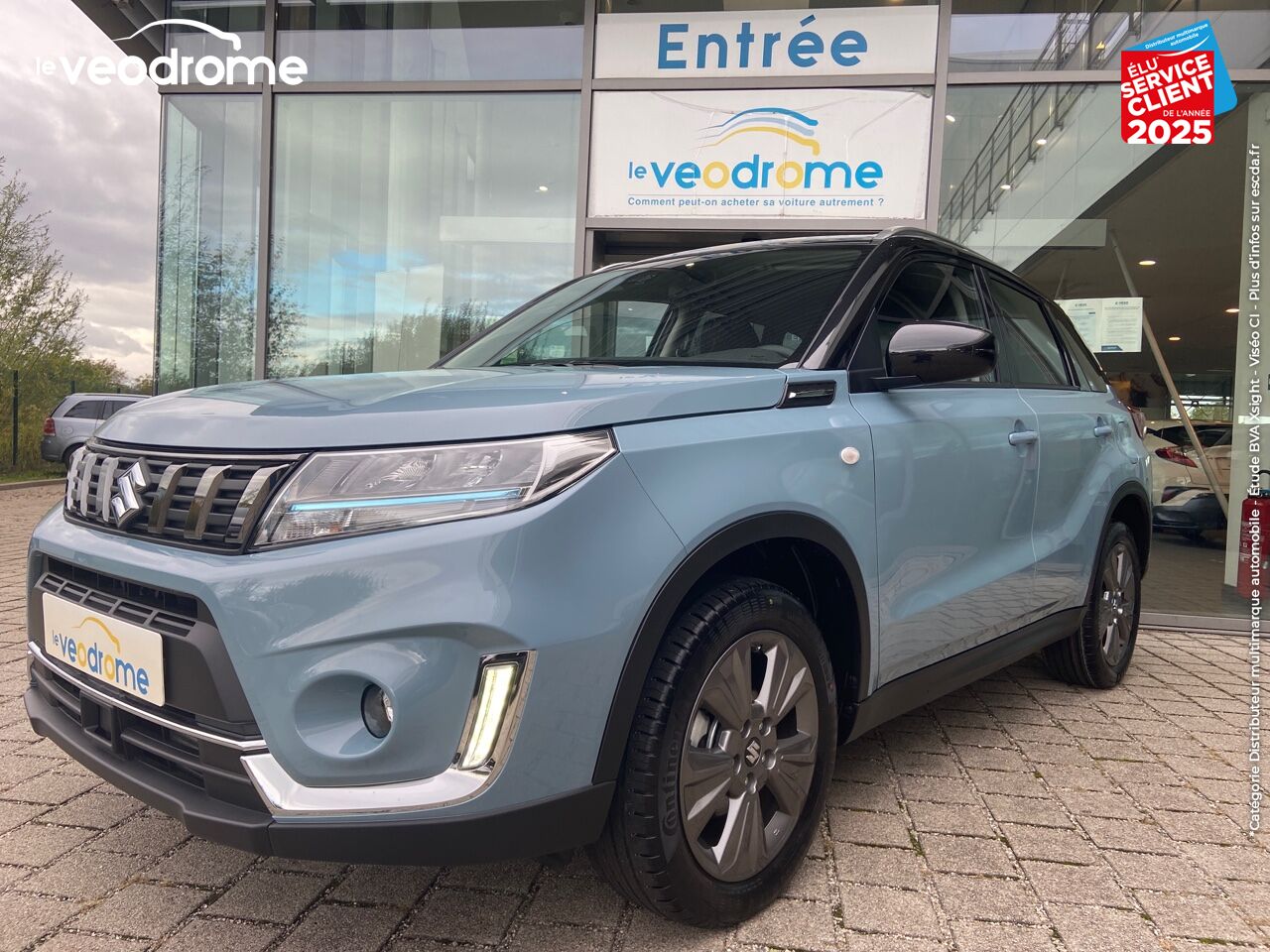 Véhicule d'occasion SUZUKI VITARA 1.4 BOOSTERJET HYBRID 129CH PRIVILEGE -22 CAMERA APPLE CARPLAY/ANDROIDAUTO LED SIEGE CHAUF chez Le Veodrome