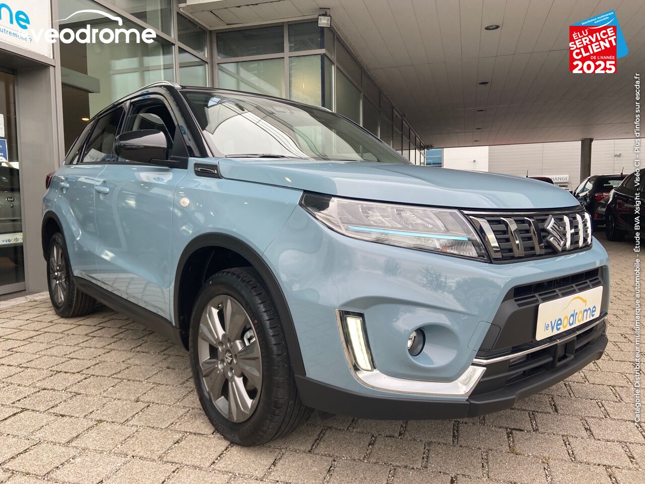 Véhicule d'occasion SUZUKI VITARA 1.4 BOOSTERJET HYBRID 129CH PRIVILEGE -22 CAMERA APPLE CARPLAY/ANDROIDAUTO LED SIEGE CHAUF chez Le Veodrome