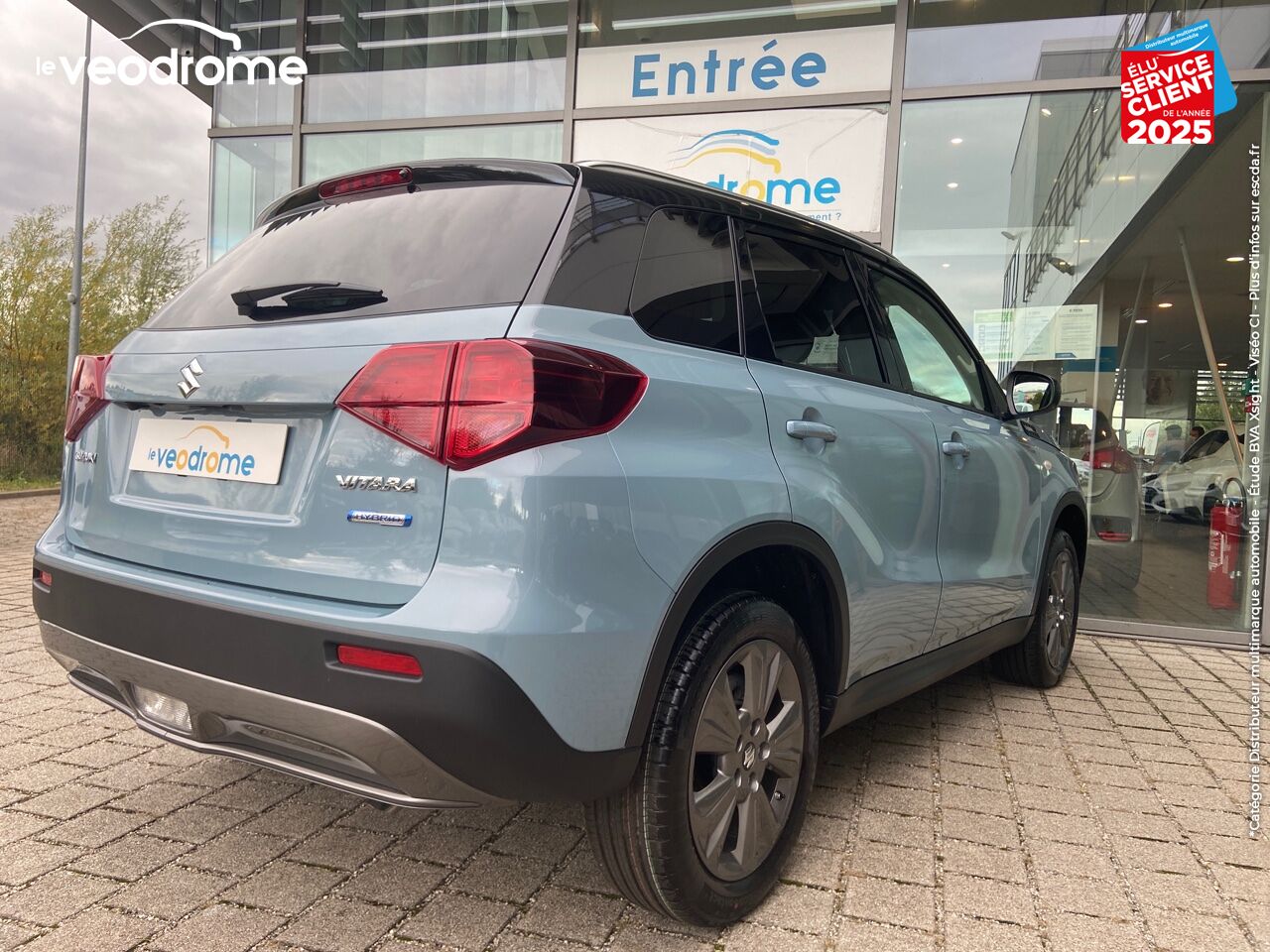 Véhicule d'occasion SUZUKI VITARA 1.4 BOOSTERJET HYBRID 129CH PRIVILEGE -22 CAMERA APPLE CARPLAY/ANDROIDAUTO LED SIEGE CHAUF chez Le Veodrome
