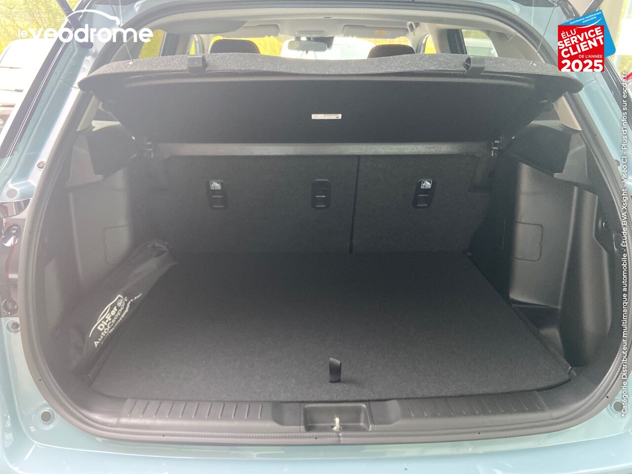 Véhicule d'occasion SUZUKI VITARA 1.4 BOOSTERJET HYBRID 129CH PRIVILEGE -22 CAMERA APPLE CARPLAY/ANDROIDAUTO LED SIEGE CHAUF chez Le Veodrome