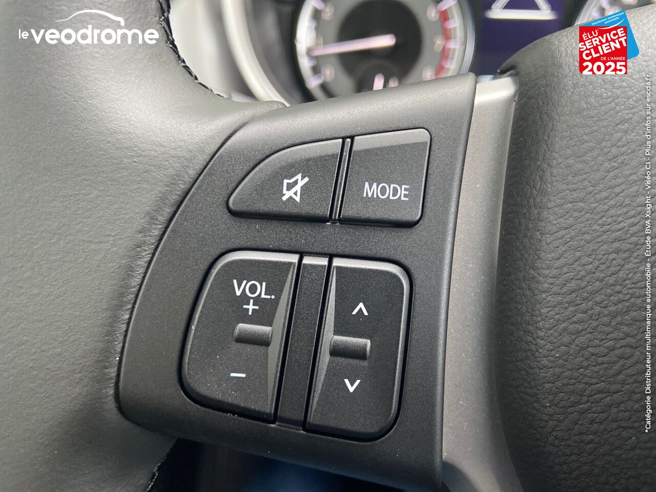 Véhicule d'occasion SUZUKI VITARA 1.4 BOOSTERJET HYBRID 129CH PRIVILEGE -22 CAMERA APPLE CARPLAY/ANDROIDAUTO LED SIEGE CHAUF chez Le Veodrome