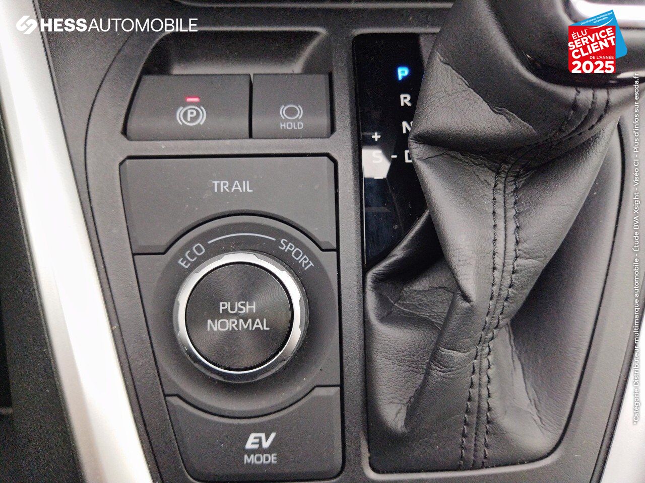 Véhicule d'occasion TOYOTA RAV4 2.5 HYBRIDE 222CH DYNAMIC AWD-I MY24 CAMERA CARPLAY chez Toyota Besançon