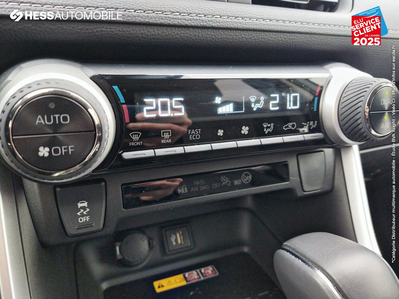 Véhicule d'occasion TOYOTA RAV4 2.5 HYBRIDE 222CH DYNAMIC AWD-I MY24 CAMERA CARPLAY chez Toyota Besançon