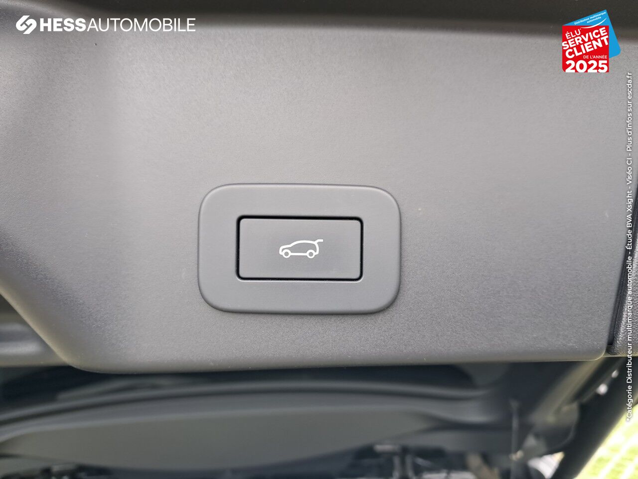 Véhicule d'occasion LAND-ROVER RANGE ROVER EVOQUE 2.0 P 200CH FLEX FUEL R-DYNAMIC S AWD BVA MARK III chez HESS Automobile