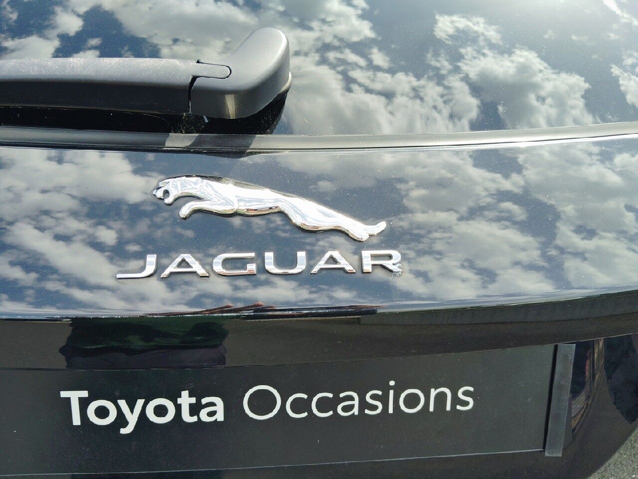 Véhicule d'occasion JAGUAR F-PACE V6 3.0D 300CH R-SPORT 4X4 BVA8 chez Fiat Strasbourg