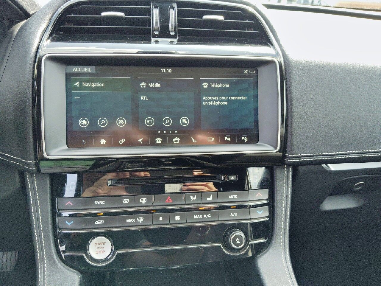 Véhicule d'occasion JAGUAR F-PACE V6 3.0D 300CH R-SPORT 4X4 BVA8 chez Fiat Strasbourg