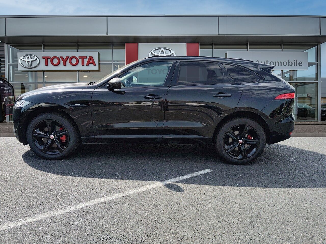 Véhicule d'occasion JAGUAR F-PACE V6 3.0D 300CH R-SPORT 4X4 BVA8 chez Fiat Strasbourg