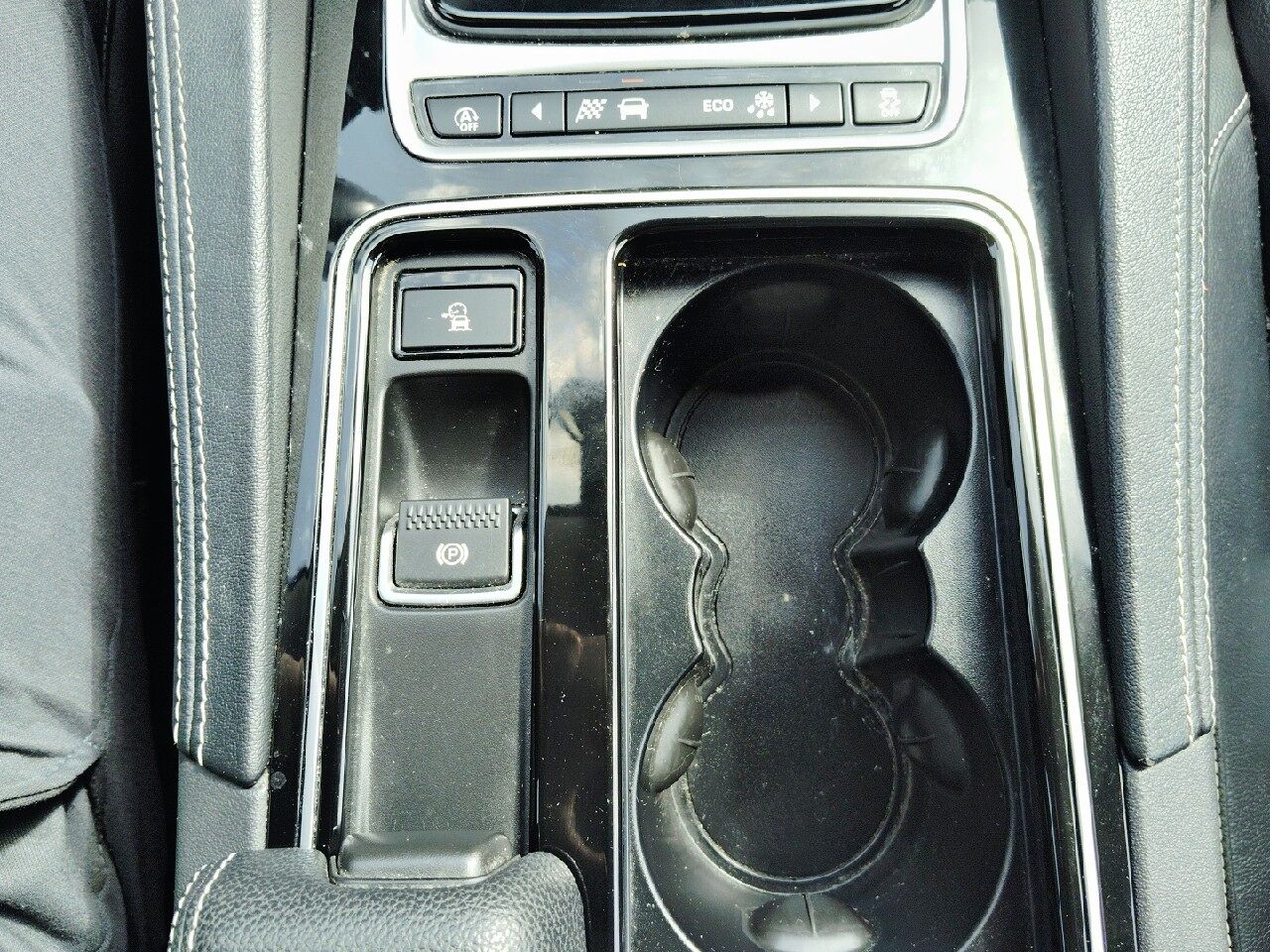 Véhicule d'occasion JAGUAR F-PACE V6 3.0D 300CH R-SPORT 4X4 BVA8 chez Fiat Strasbourg