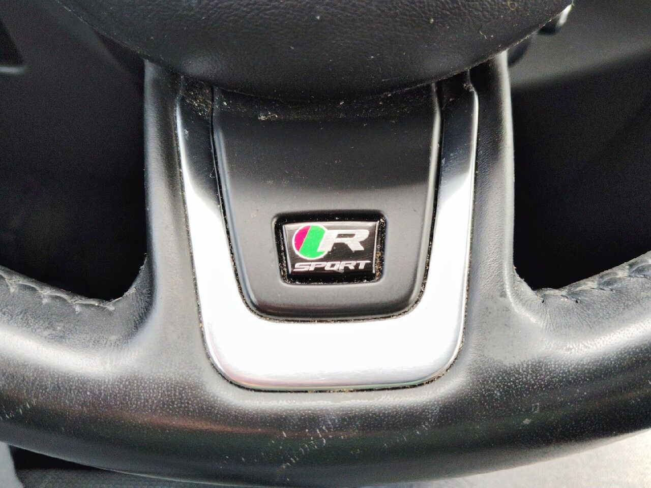 Véhicule d'occasion JAGUAR F-PACE V6 3.0D 300CH R-SPORT 4X4 BVA8 chez Fiat Strasbourg