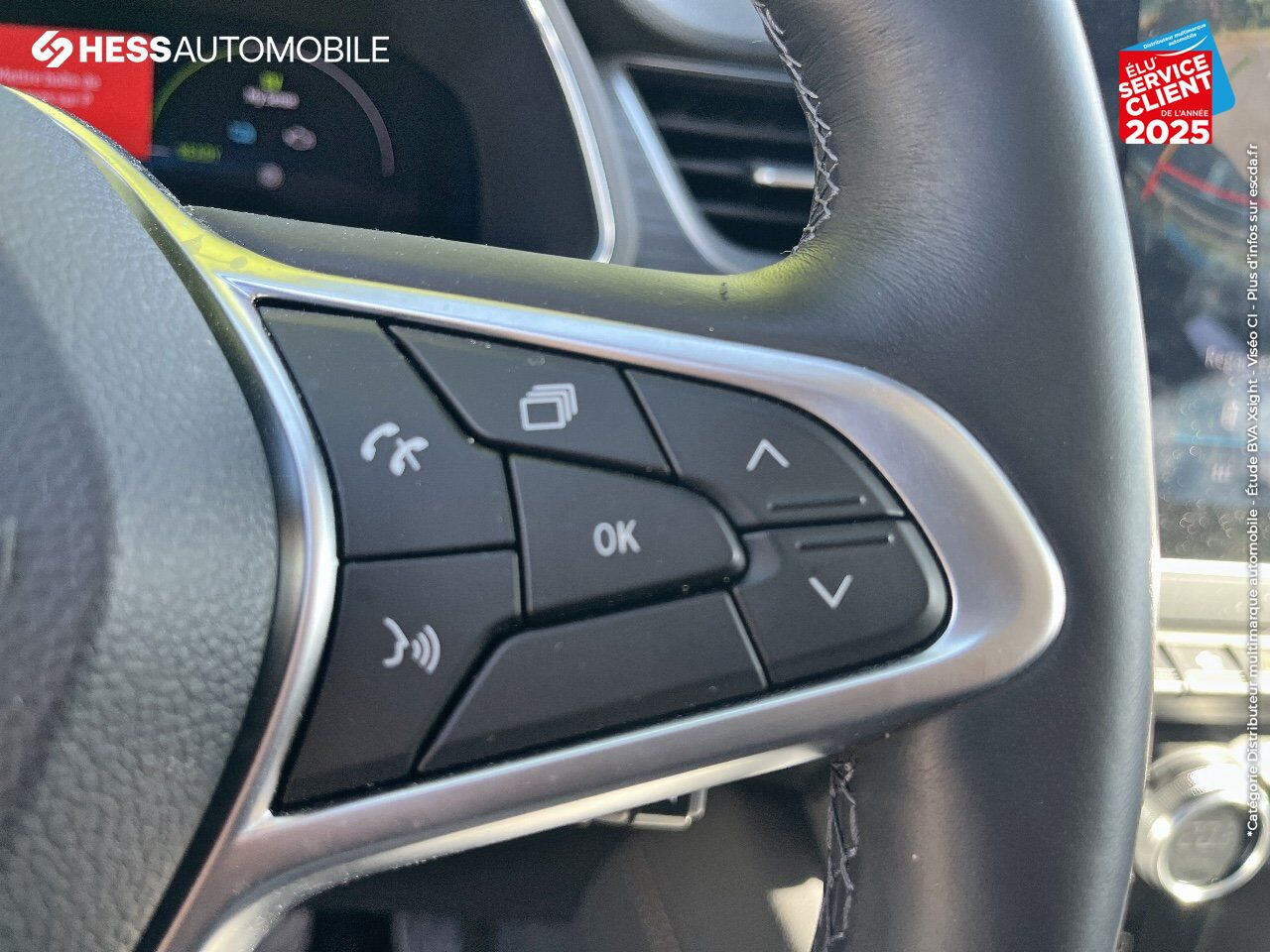 Véhicule d'occasion RENAULT CAPTUR 1.6 E-TECH PLUG-IN 160CH INITIALE PARIS TPANO SIEGES CHAUF/CUIR GPS CAMERA chez Renault Saint-Louis