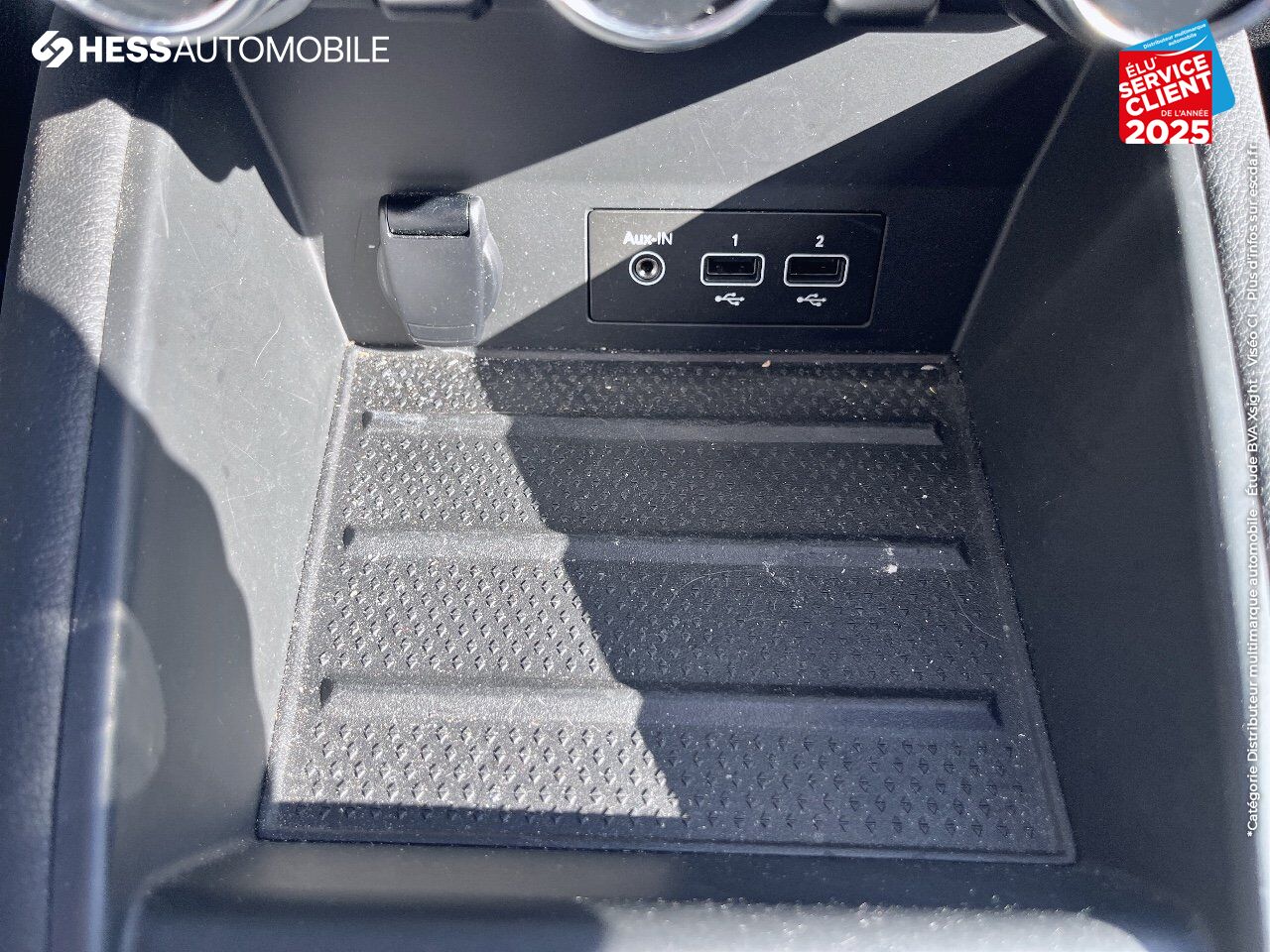 Véhicule d'occasion RENAULT CAPTUR 1.6 E-TECH PLUG-IN 160CH INITIALE PARIS TPANO SIEGES CHAUF/CUIR GPS CAMERA chez Renault Saint-Louis