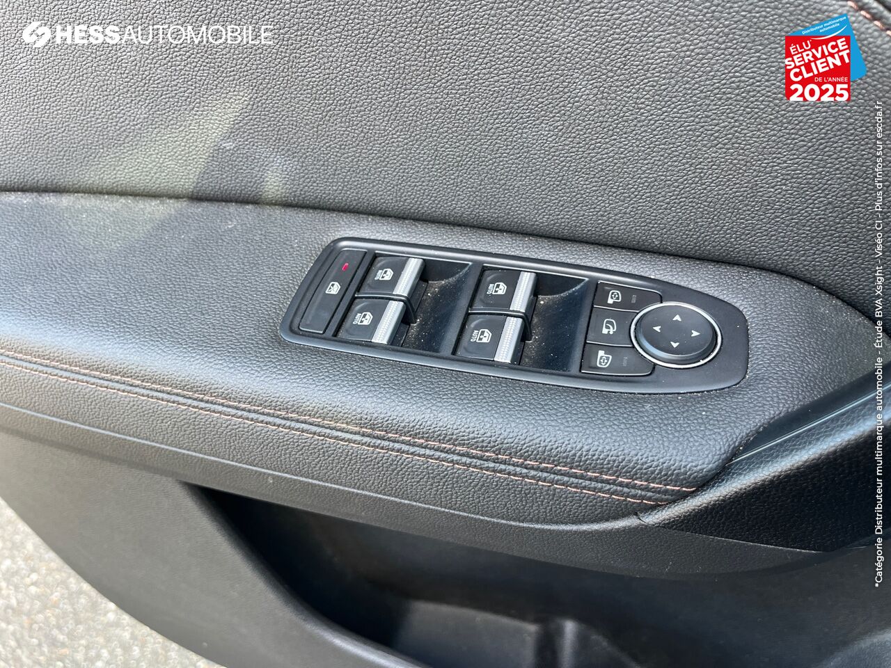 Véhicule d'occasion RENAULT CAPTUR 1.6 E-TECH PLUG-IN 160CH INITIALE PARIS TPANO SIEGES CHAUF/CUIR GPS CAMERA chez Renault Saint-Louis