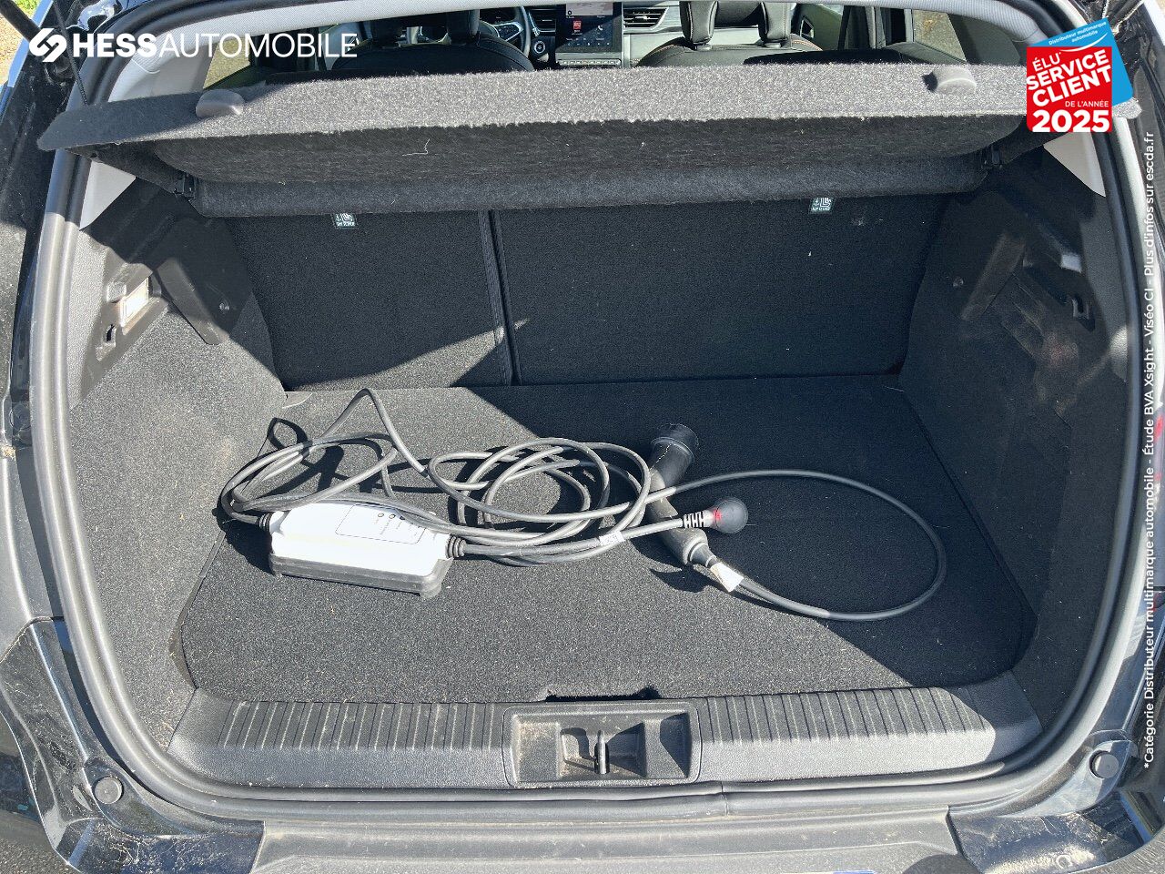Véhicule d'occasion RENAULT CAPTUR 1.6 E-TECH PLUG-IN 160CH INITIALE PARIS TPANO SIEGES CHAUF/CUIR GPS CAMERA chez Renault Saint-Louis