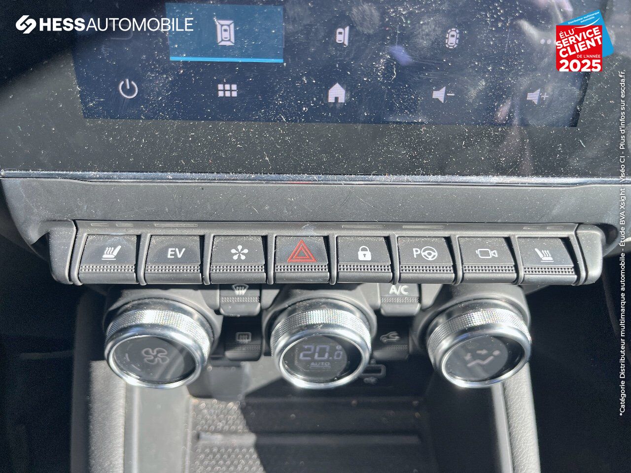 Véhicule d'occasion RENAULT CAPTUR 1.6 E-TECH PLUG-IN 160CH INITIALE PARIS TPANO SIEGES CHAUF/CUIR GPS CAMERA chez Renault Saint-Louis