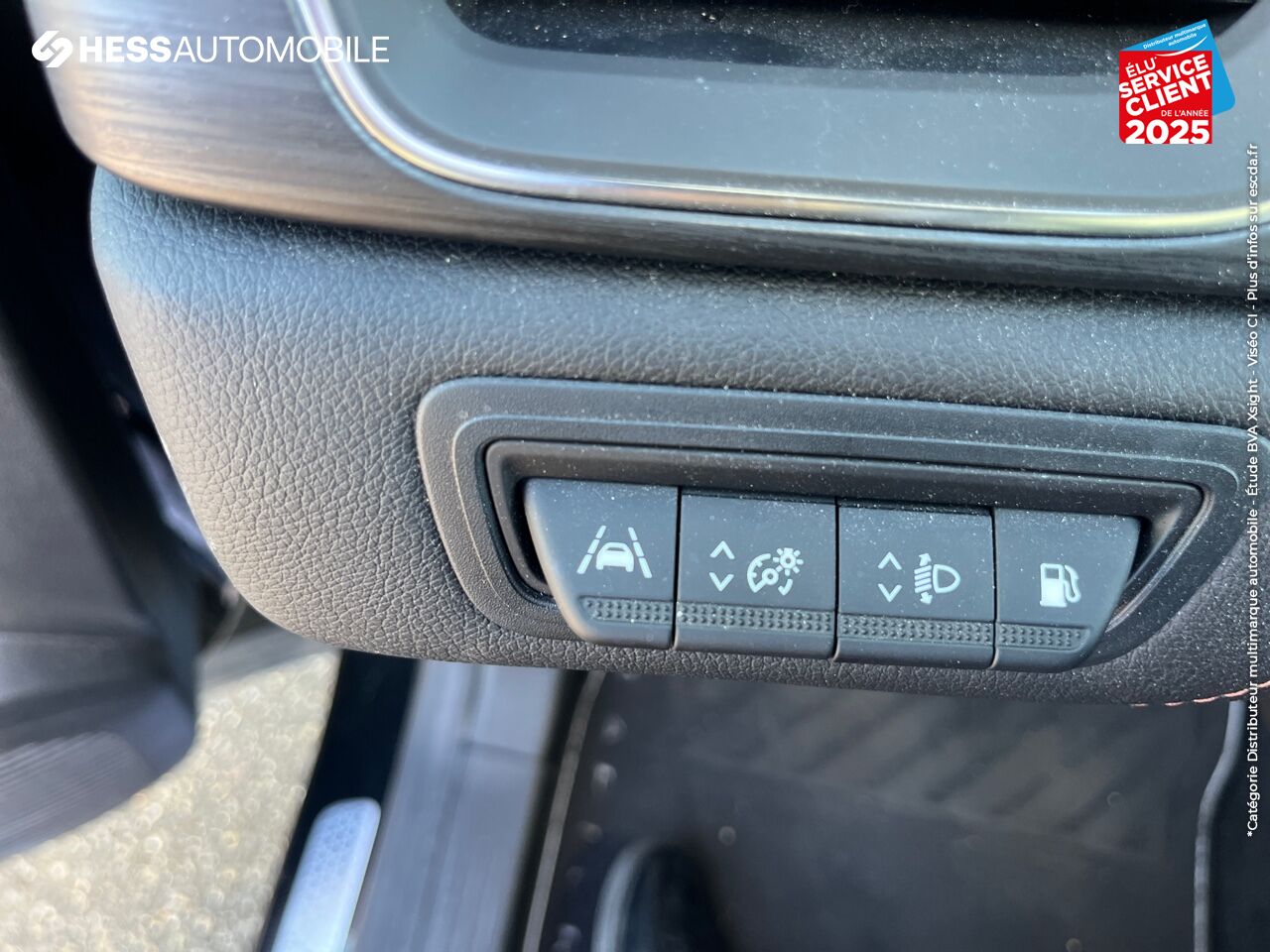 Véhicule d'occasion RENAULT CAPTUR 1.6 E-TECH PLUG-IN 160CH INITIALE PARIS TPANO SIEGES CHAUF/CUIR GPS CAMERA chez Renault Saint-Louis