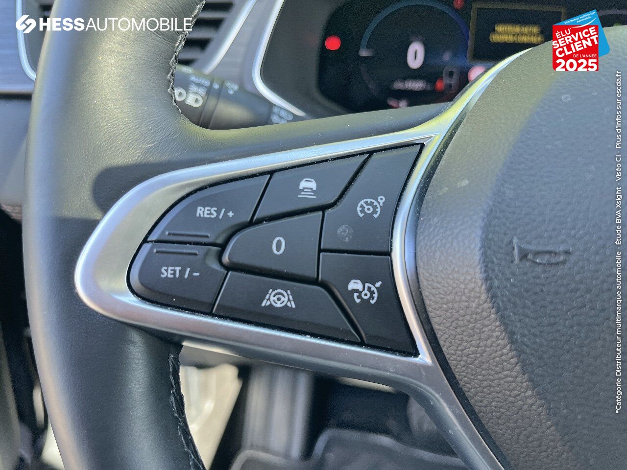 Véhicule d'occasion RENAULT CAPTUR 1.6 E-TECH PLUG-IN 160CH INITIALE PARIS TPANO SIEGES CHAUF/CUIR GPS CAMERA chez Renault Saint-Louis