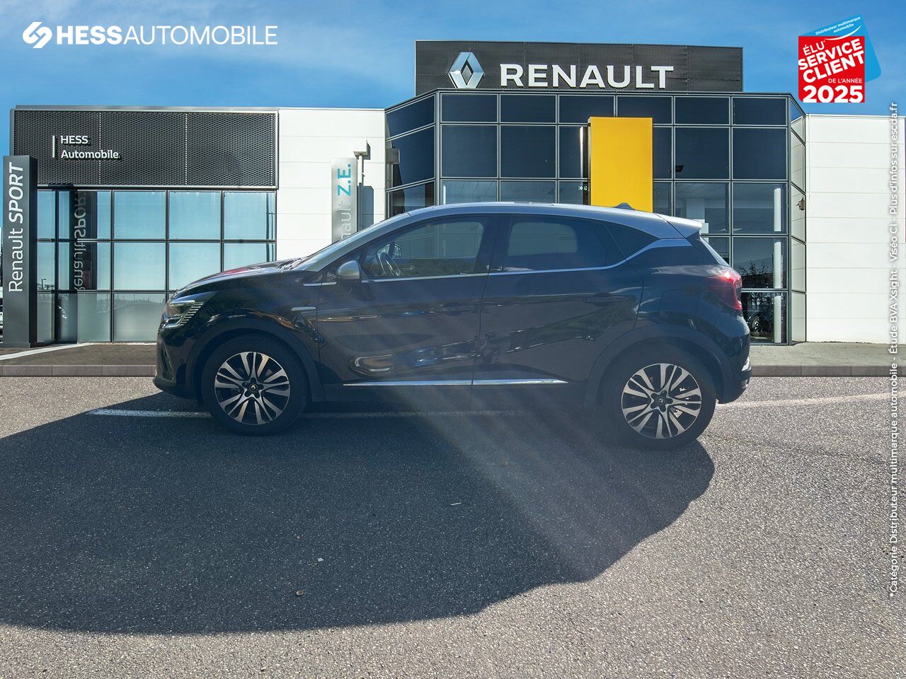 Véhicule d'occasion RENAULT CAPTUR 1.6 E-TECH PLUG-IN 160CH INITIALE PARIS TPANO SIEGES CHAUF/CUIR GPS CAMERA chez Renault Saint-Louis