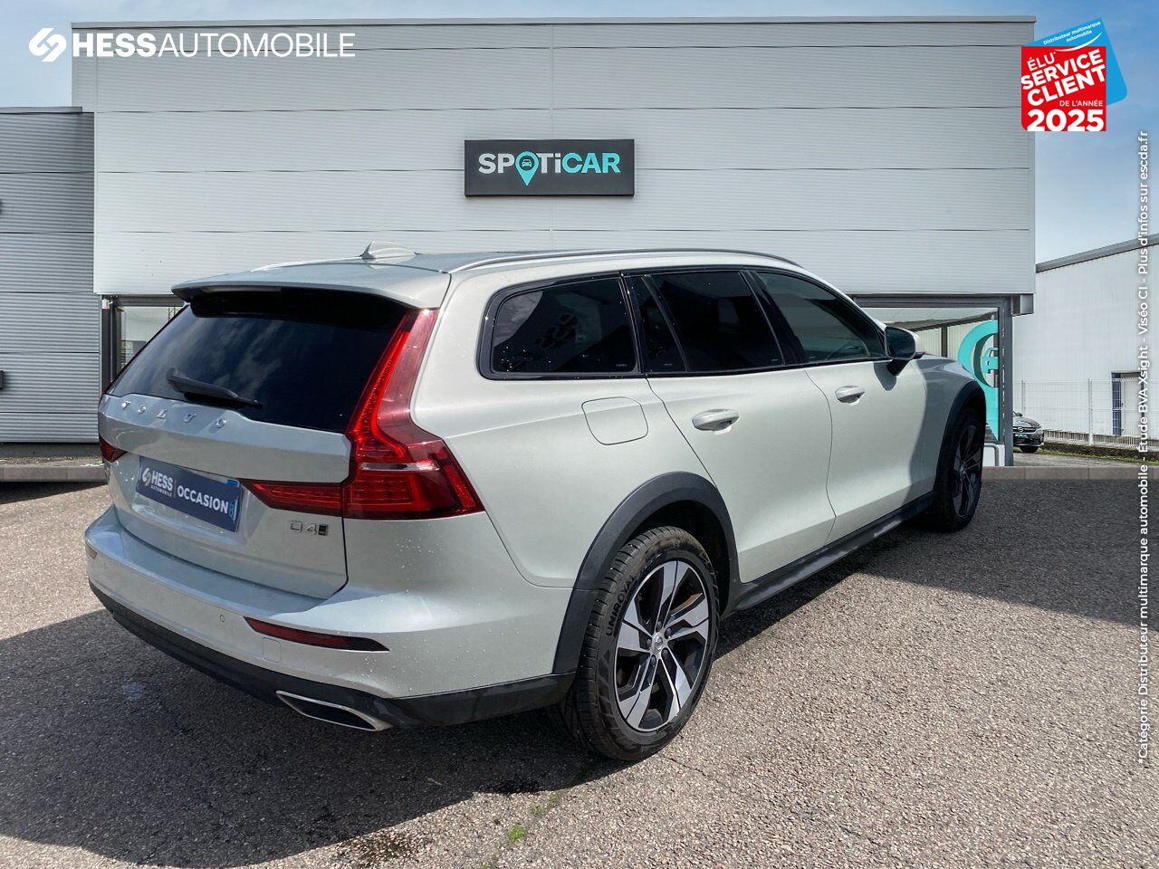 Véhicule d'occasion VOLVO V60 CROSS COUNTRY D4 AWD 190CH PRO GEARTRONIC chez Volvo Reims