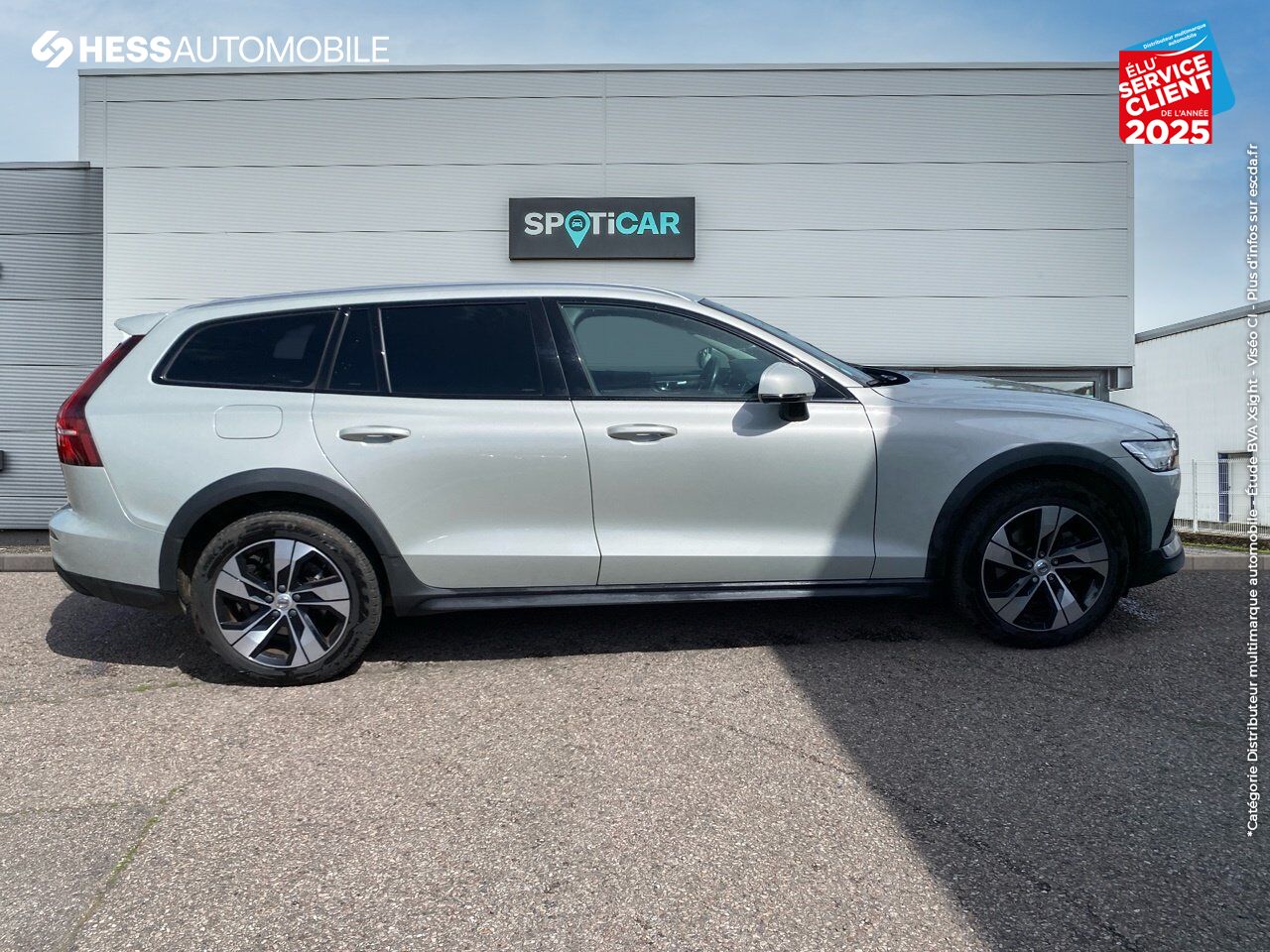 Véhicule d'occasion VOLVO V60 CROSS COUNTRY D4 AWD 190CH PRO GEARTRONIC chez Volvo Reims