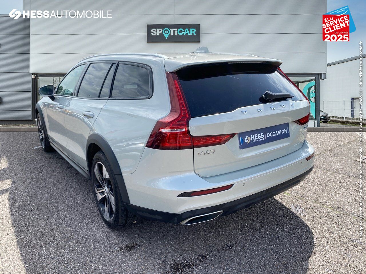 Véhicule d'occasion VOLVO V60 CROSS COUNTRY D4 AWD 190CH PRO GEARTRONIC chez Volvo Reims
