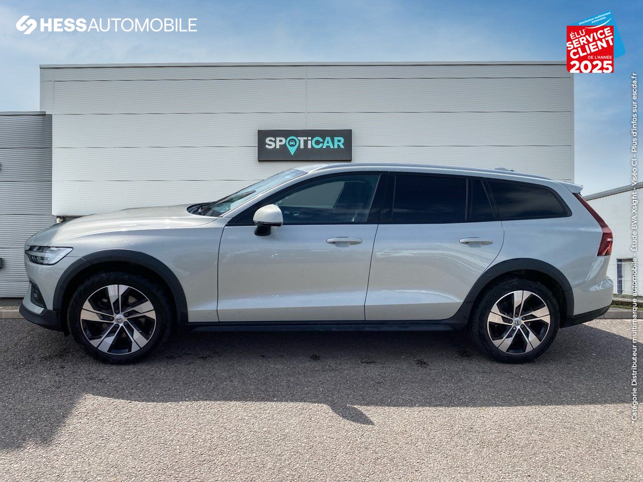 Véhicule d'occasion VOLVO V60 CROSS COUNTRY D4 AWD 190CH PRO GEARTRONIC chez Volvo Reims