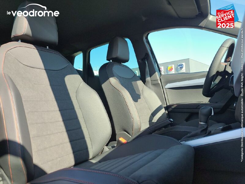 Véhicule d'occasion SEAT ARONA 1.0 TSI 110CH FR DSG7 CAMERA GPS RADAR AV/AR APPLE CARPLAY/ANDROID AUTO chez Le Veodrome