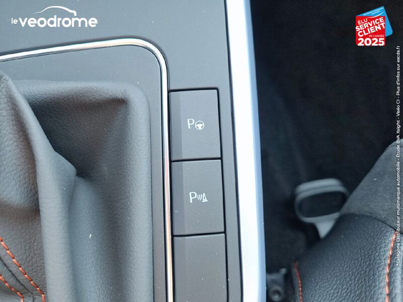 Véhicule d'occasion SEAT ARONA 1.0 TSI 110CH FR DSG7 CAMERA GPS RADAR AV/AR APPLE CARPLAY/ANDROID AUTO chez Le Veodrome