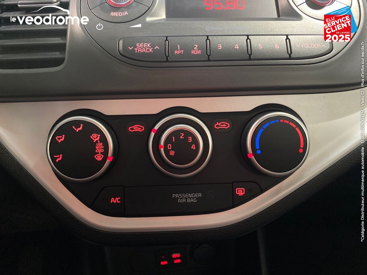 Véhicule d'occasion KIA PICANTO 1.0 66CH ACTIVE 5P KIT MAINS-LIBRES CLIM USB BLUETOOTH chez Le Veodrome