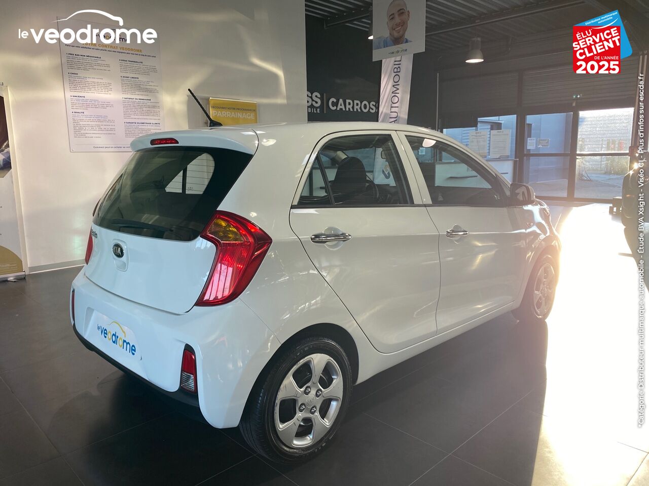Véhicule d'occasion KIA PICANTO 1.0 66CH ACTIVE 5P KIT MAINS-LIBRES CLIM USB BLUETOOTH chez Le Veodrome