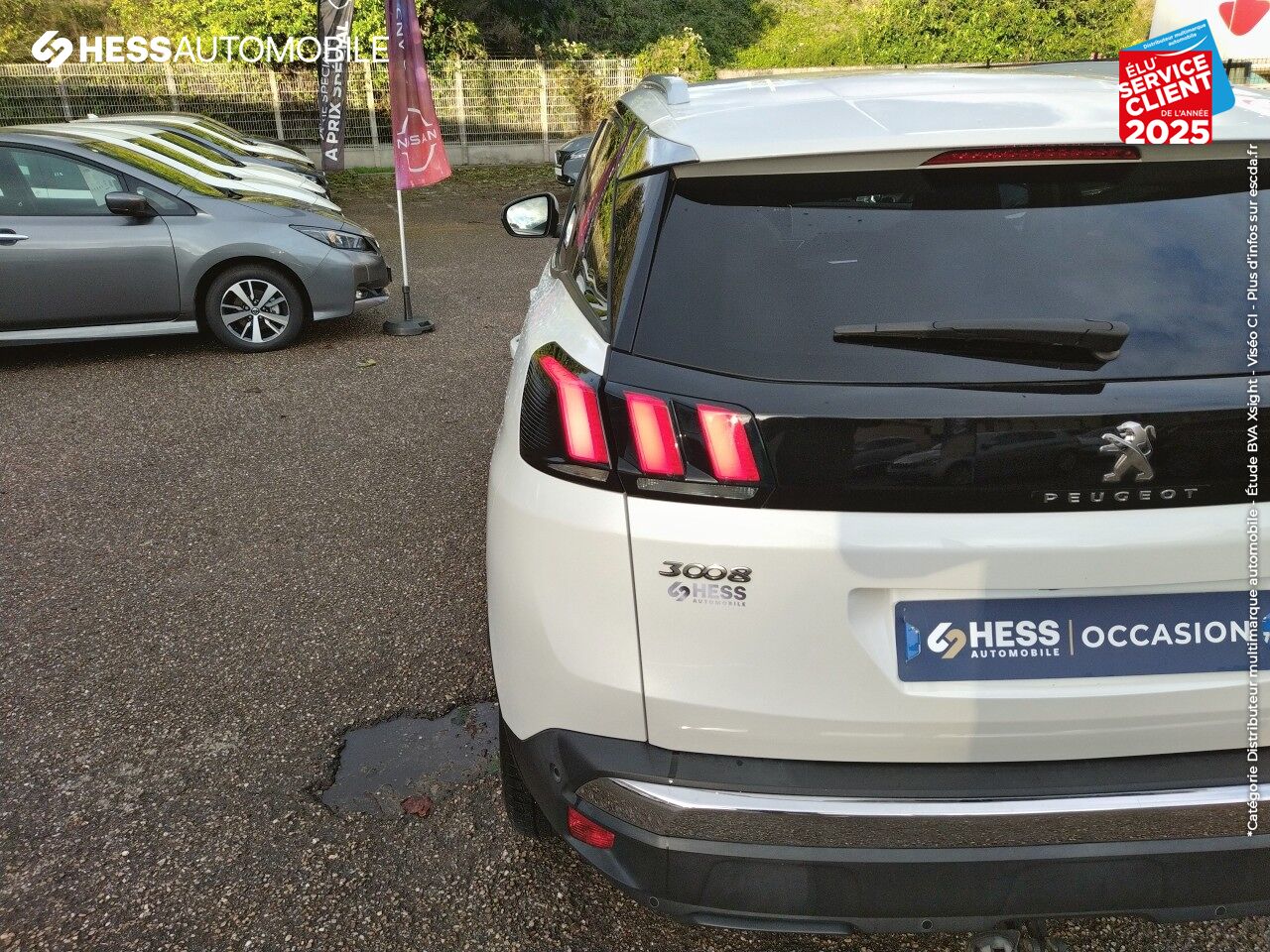 Véhicule d'occasion PEUGEOT 3008 1.2 PURETECH 130CH E6.C ALLURE SS EAT8 chez Renault Saint-Louis